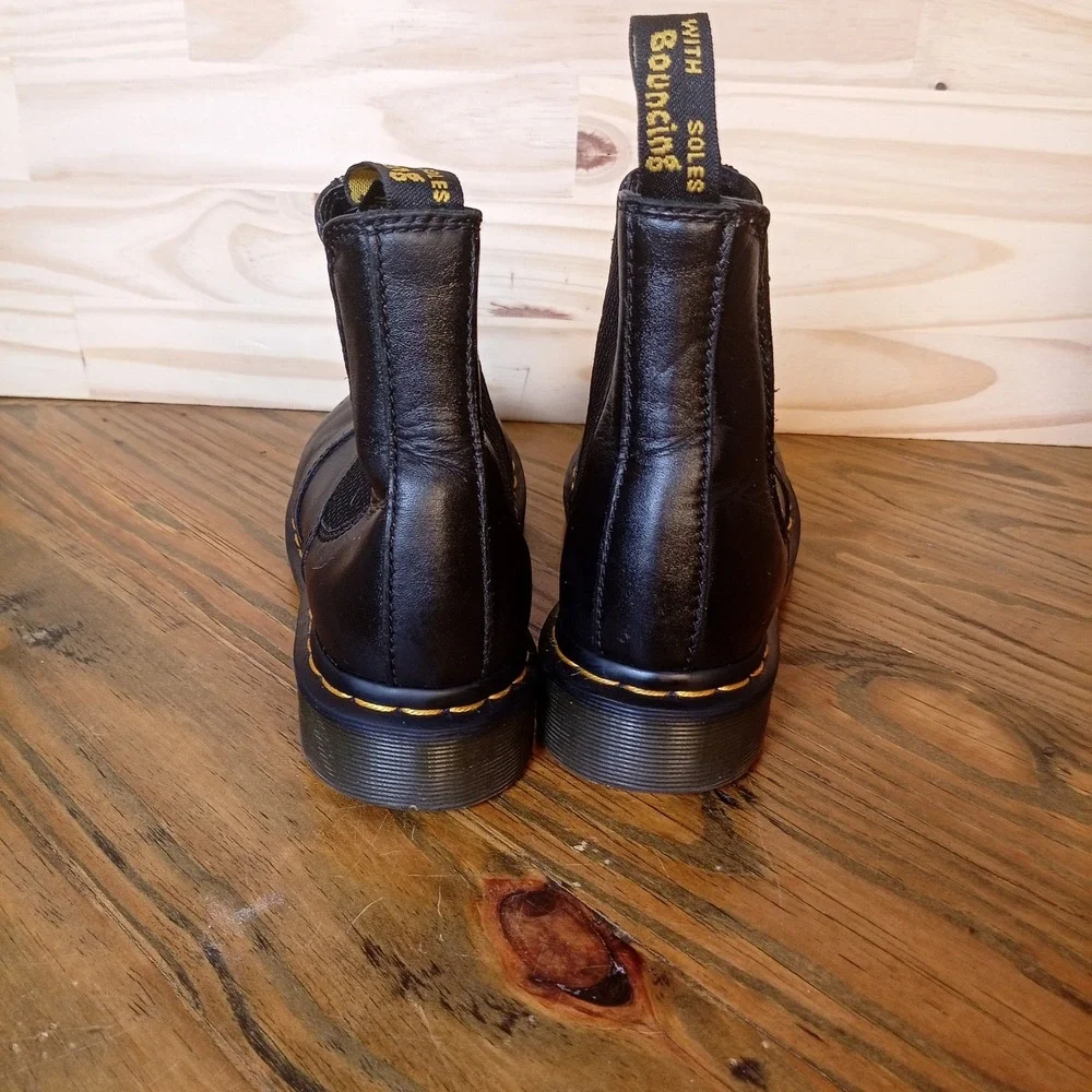 Dr. Martens Chelsea Boots women's size 62976 Black Leather  Yellow Stitch AW004
